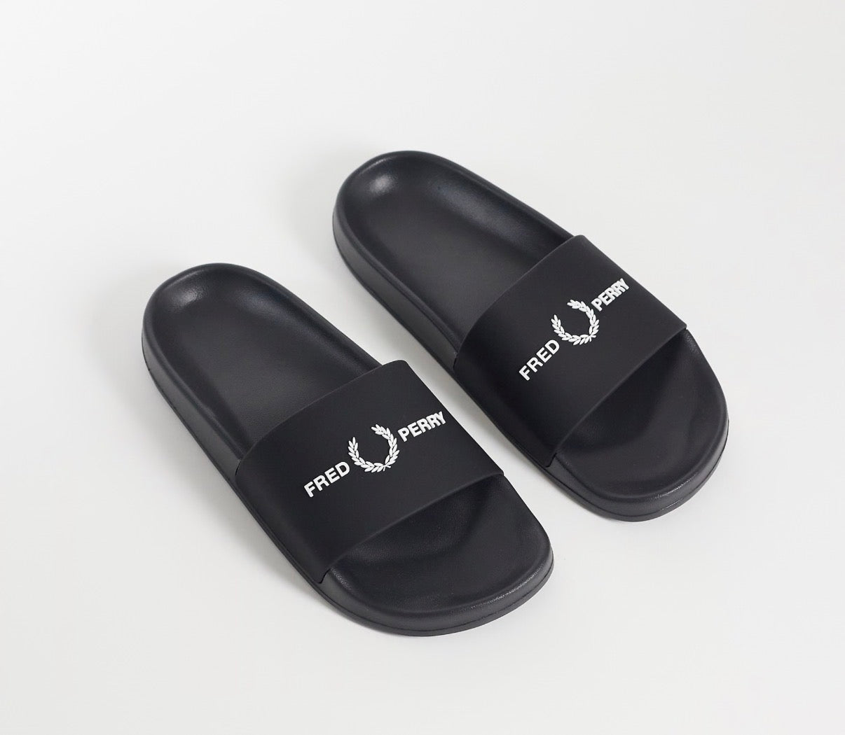 FRED PERRY FLIP-FLOPS